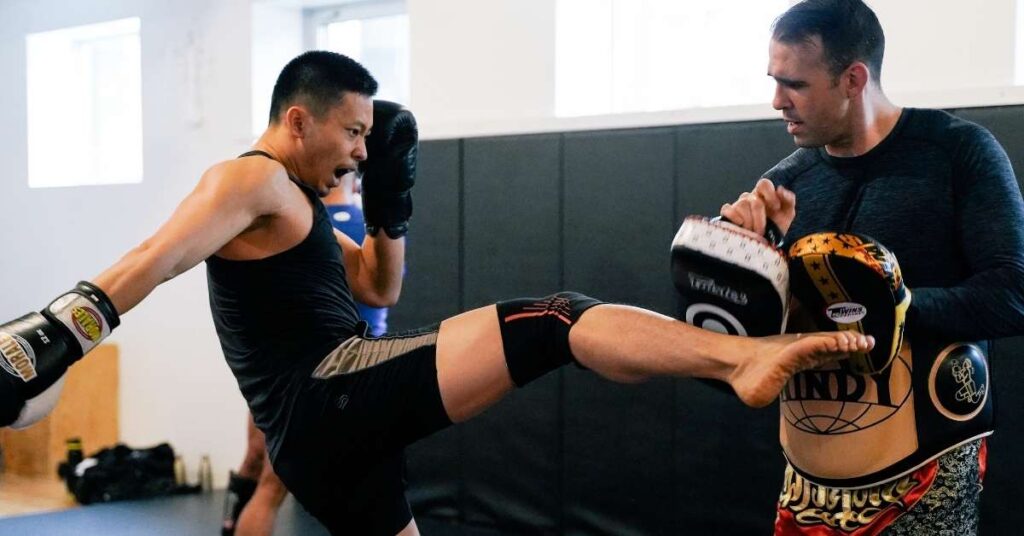 Muay thai class near me, muay thai gym near me, downtown toronto, montrait muay thai, stress buster 